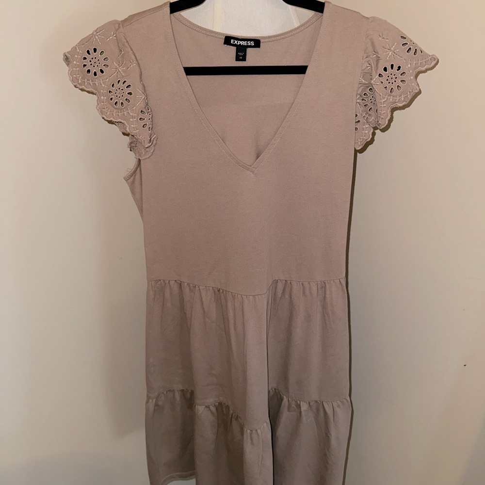 Women’s express taupe dress size xs